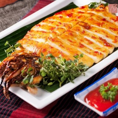 Mực nướng muối ớt  - hấp dẫn với vị cay nồng của ớt, vị mặn của muối hòa quyện cùng độ dai ngọt của mực