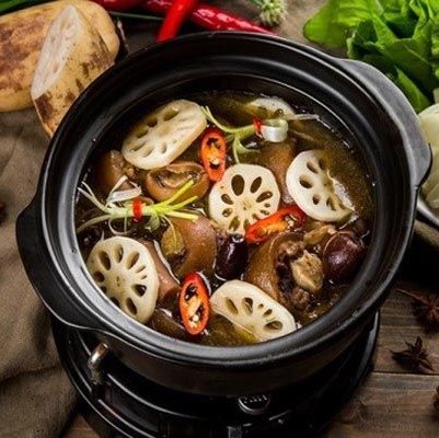 Lẩu bò - Nước lẩu ngọt thanh, thịt bò mềm đậm đà tạo nên một hương vị hấp dẫn khó cưỡng